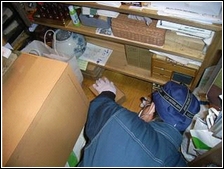 棚の下の徹底調査