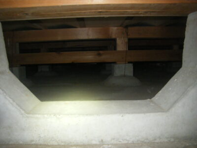 ちょっと変わった形の人通口